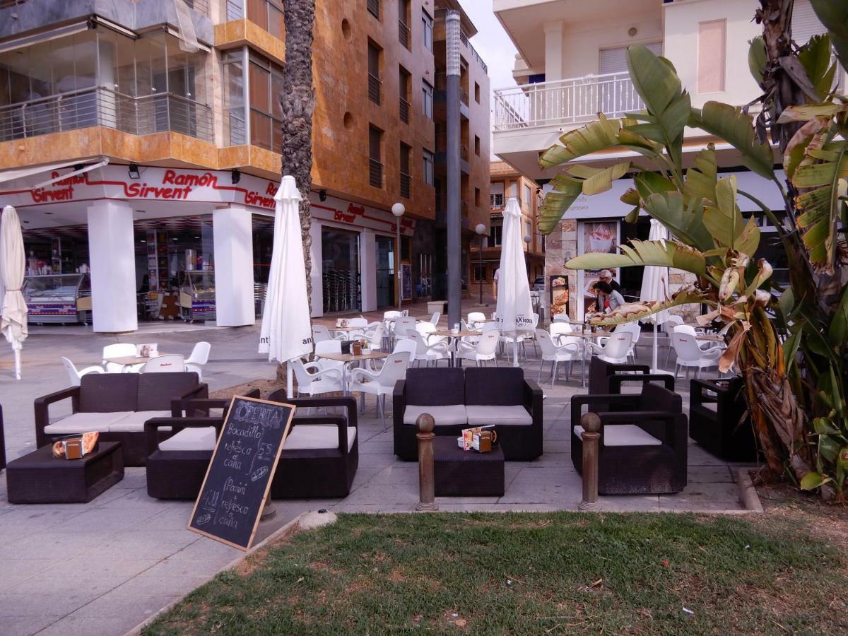 Edificio 1º Linea De Playa, En Paseo Maritimo De Torrevieja, Alicante, Costa Blanca Exterior foto
