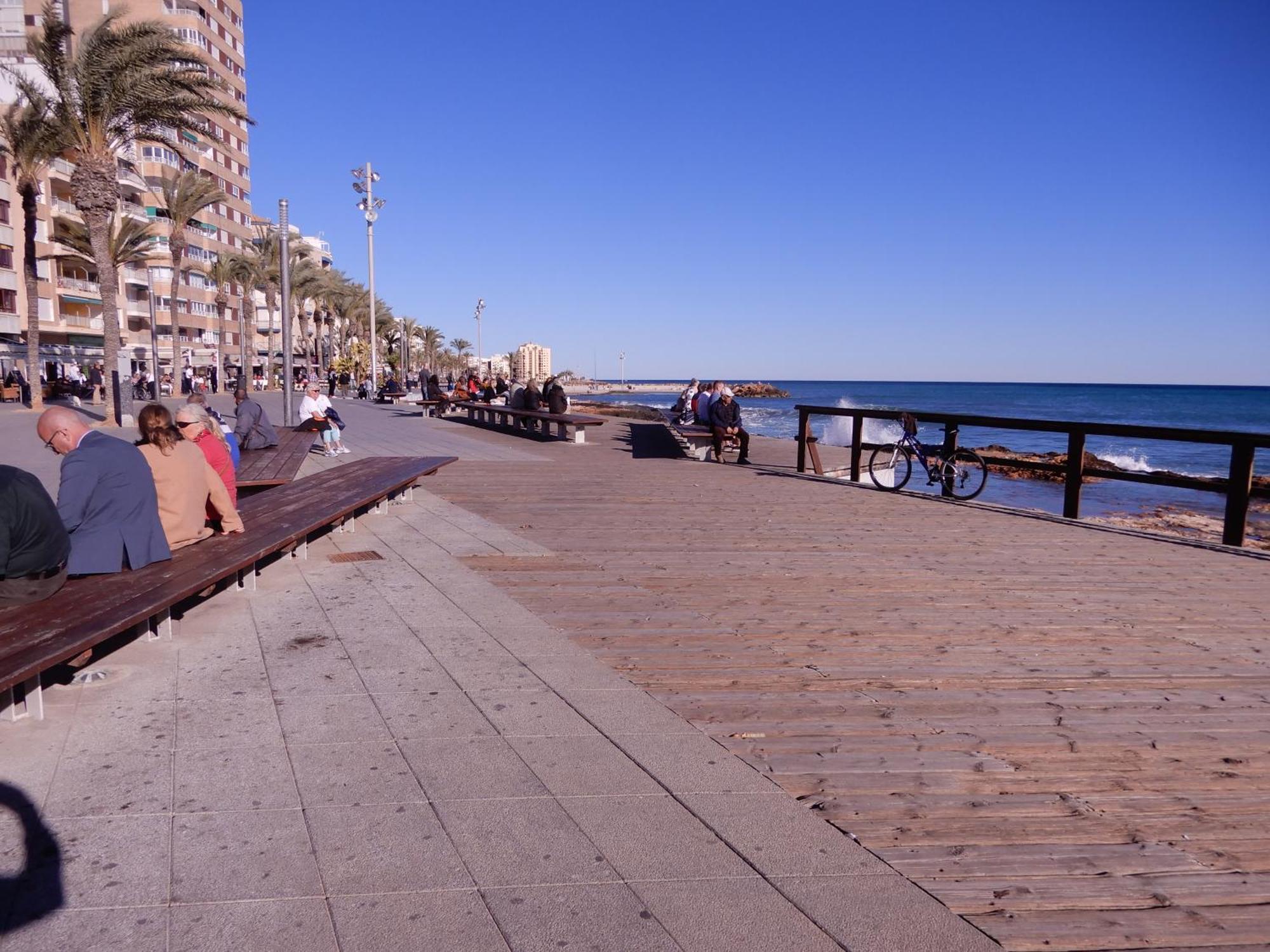 Edificio 1º Linea De Playa, En Paseo Maritimo De Torrevieja, Alicante, Costa Blanca Exterior foto