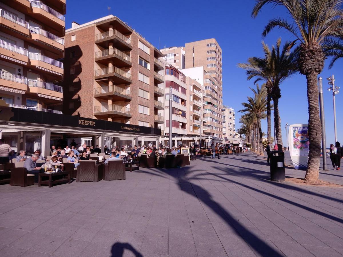 Edificio 1º Linea De Playa, En Paseo Maritimo De Torrevieja, Alicante, Costa Blanca Exterior foto